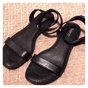 Born Sandals